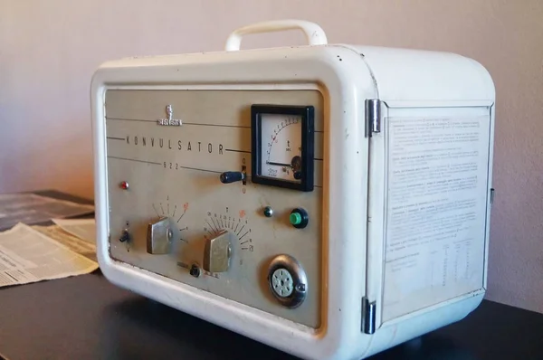 Eski elektrik şoku aygıtı