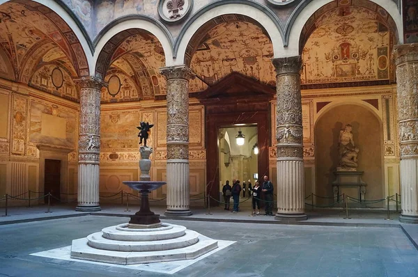 Den Første Gårdhave Palazzo Vecchio Firenze Italien - Stock-foto
