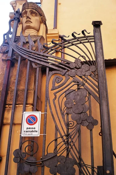 Detail Gate Antonini House Art Nouveau Florence Italy — Stockfoto
