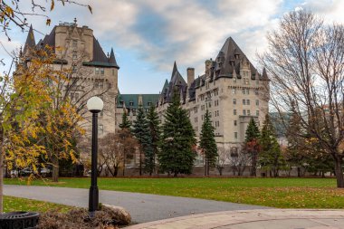 Fairmont Şatosu Laurier, Major 's Hill Park' tan.