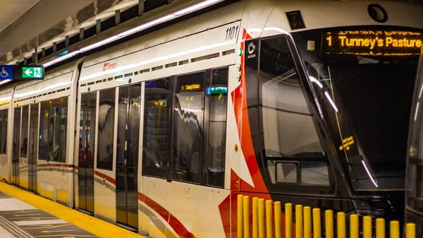 O-Train Light Rail Underground de Ottawa — Fotografia de Stock