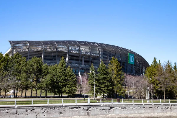TD Place, Ottawa Redblack ve Ottawa 67 'ler de dahil olmak üzere futbol, futbol ve hokey maçlarına ev sahipliği yapan bir stadyumdur. Ayrıca popüler bir konser mekanıdır..