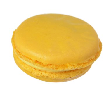 çilek acıbadem kurabiyesi pasta