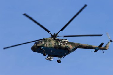 Vladivostok, Rusya - 18 Eylül 2018: Rus askeri nakliye ve saldırı helikopteri Mi-8 Amtsh 