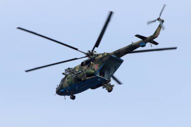 Vladivostok, Rusya - 18 Eylül 2018: Rus askeri nakliye ve saldırı helikopteri Mi-8 Amtsh 