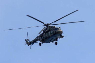 Vladivostok, Rusya - 18 Eylül 2018: Rus askeri nakliye ve saldırı helikopteri Mi-8 Amtsh 