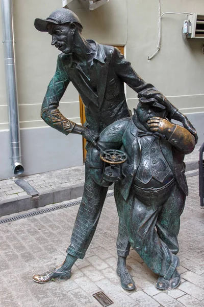 Moskova, Rusya - 12 Eylül 2016: Fagot Anıtı ve Hippo kedisi Mikhail Bulgakov Müzesi yakınlarında.