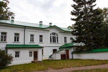 Tula, Rusya - 17 Eylül 2016: Rus yazar Leo Tolstoy 'un Tula yakınlarındaki Yasnaya Polyana' daki aile mülkü.