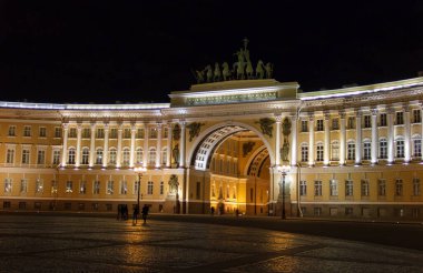 St. Petersburg, Rusya - 10 Eylül 2016: St. Petersburg 'daki Saray Meydanı Gece Görüşü.