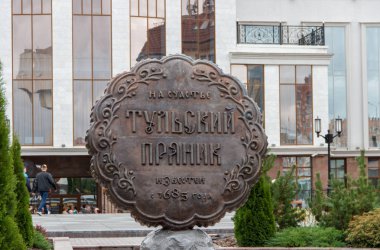 Tula, Rusya - 16 Eylül 2016: Tula şehrindeki ünlü Tula zencefilli çöreğinin anıtı.