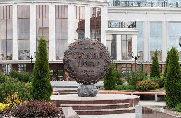 Tula, Rusya - 16 Eylül 2016: Tula şehrindeki ünlü Tula zencefilli çöreğinin anıtı.