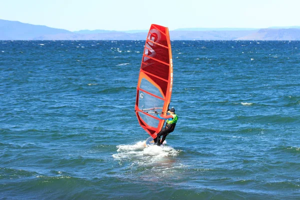 Vladivostok Rusia Octubre 2019 Surfistas Soleado Día Ventoso Otoñal Las —  Fotos de Stock