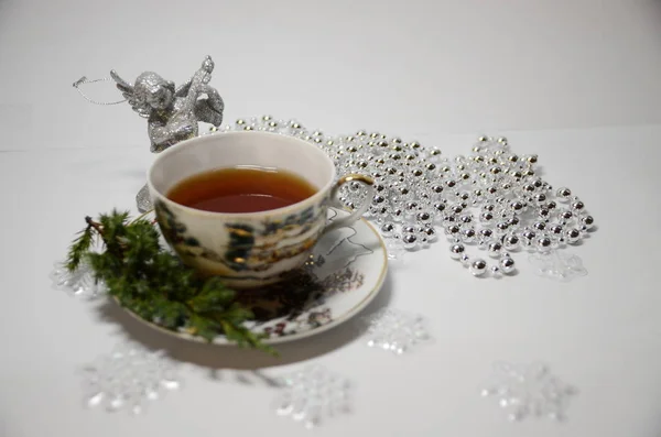 Счастливого Рождества Новый Год Белом Фоне Чашка Чая Декоративные Блестящие — стоковое фото