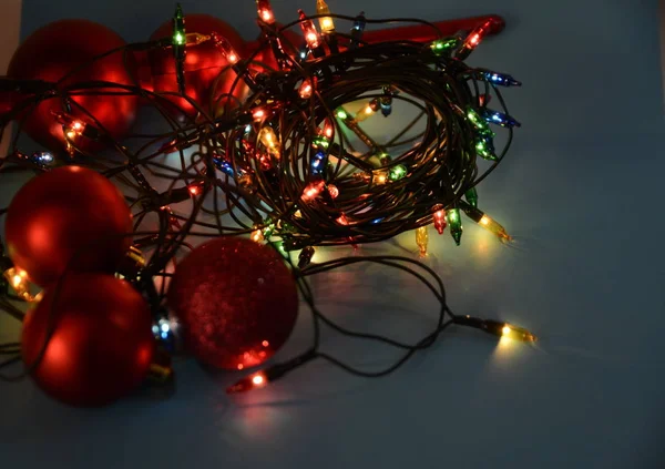 Feliz Navidad Año Nuevo Luces Multicolores Guirnaldas Corona Navidad Bolas —  Fotos de Stock