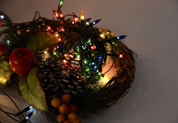 Feliz Navidad Año Nuevo Luces Multicolores Guirnaldas Corona Navidad Bolas — Foto de Stock