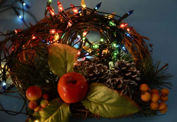 Feliz Navidad Año Nuevo Luces Multicolores Guirnaldas Corona Navidad Bolas —  Fotos de Stock