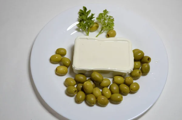 Dietary Food White Plate White Plate Soft Feta Cheese Olives — 스톡 사진