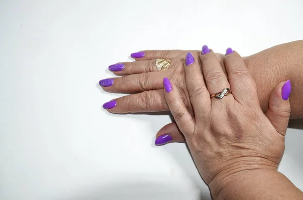 Sobre Fondo Blanco Manos Mujer Bien Arregladas Con Manicura Uñas — Foto de Stock