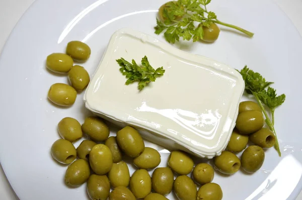 Dietary Food White Plate White Plate Soft Feta Cheese Olives — 스톡 사진