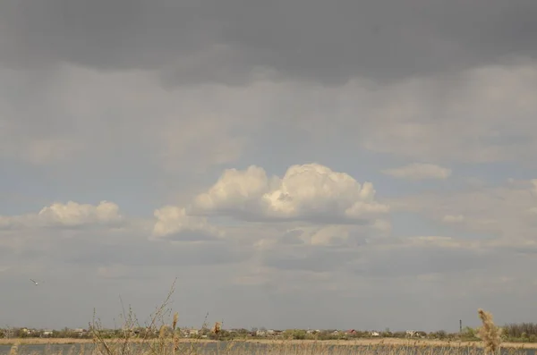 Paisagem Céu Cinzento Com Nuvens Brancas — Fotografia de Stock