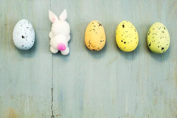 Huevos Pascua Sobre Fondo Madera Azul — Foto de Stock