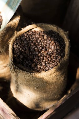 Kahve çekirdeği içinde çuval, yakın çekim