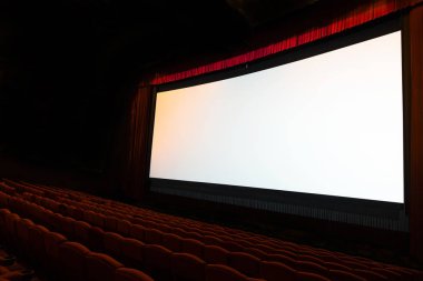 sinema ekran açık kırmızı koltuk
