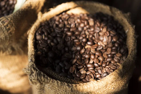 Grain de café en sac, gros plan — Photo