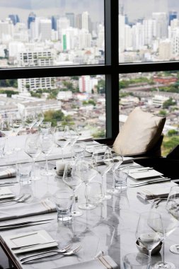 Akşam yemeği için hazırlanan masa seti 