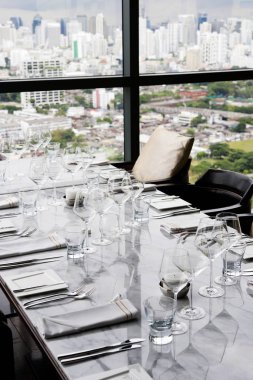 Akşam yemeği için hazırlanan masa seti 