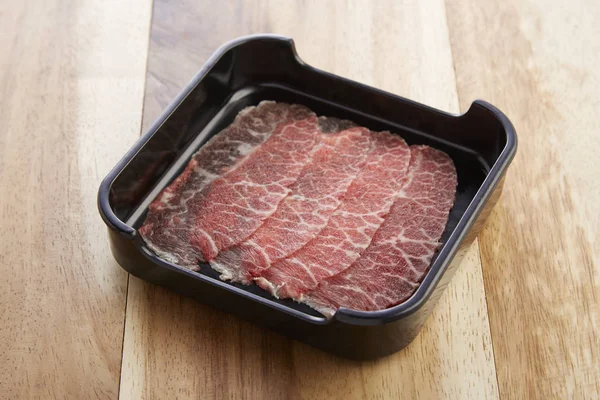 Rindfleisch in Tablett für shabushabu — Stockfoto