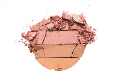 Arka plan üzerinde kırık üç ton pembe renk makyaj toz