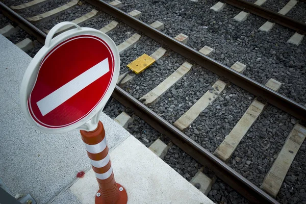 Demiryolu tabelasına giriş yok