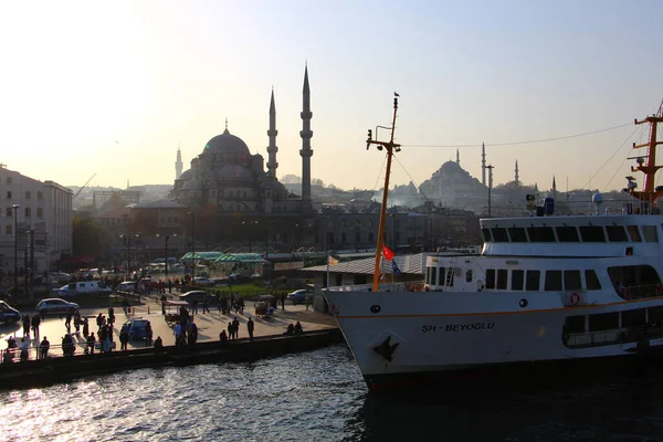 Istanbul Eminonu Náměstí Pohled Trajektu — Stock fotografie