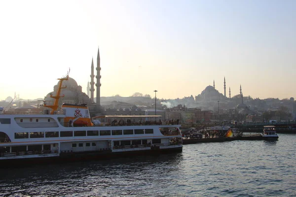 Istanbul Eminonu Náměstí Pohled Trajektu — Stock fotografie