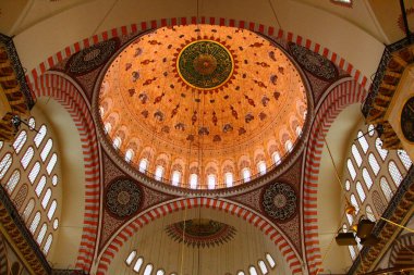 Osmanlı Camii 'nin içinden görüntü
