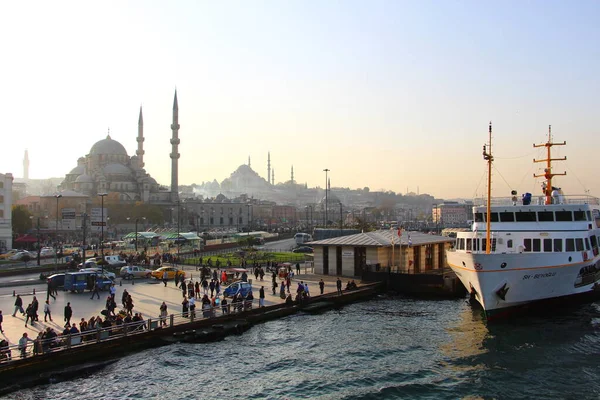 Istanbul Eminonu Náměstí Pohled Trajektu — Stock fotografie