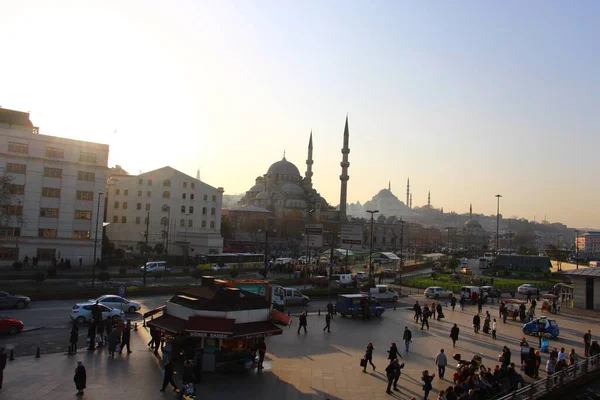 Stanbul Eminonu Meydanı Feribottan Görünüyor — Stok fotoğraf