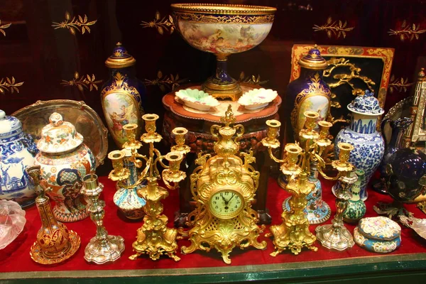 Grand Bazaar tarihteki en eski alışveriş yeri.