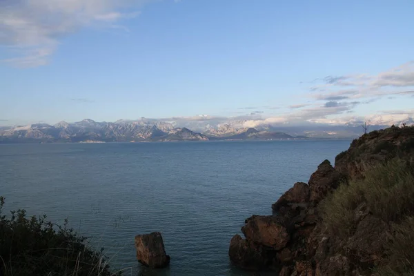 Berge Und Meerblick Antalya Mit Schneebedeckten Bergen — Stockfoto