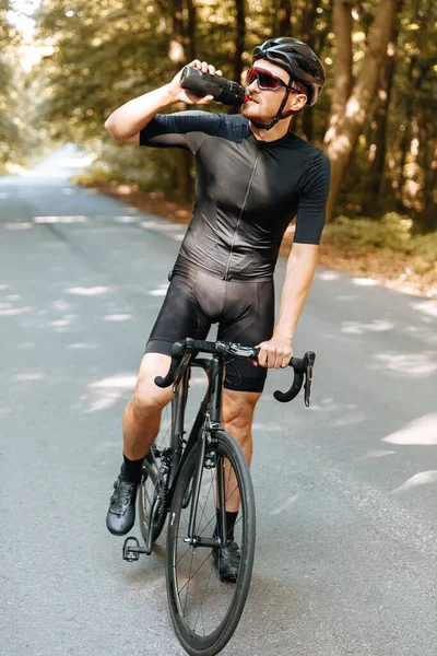 Ganzkörperporträt Eines Reifen Bärtigen Mannes Sportbekleidung Der Sich Nach Langen — Stockfoto