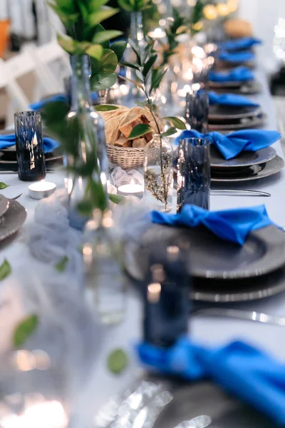 Primer Plano Mesa Banquete Con Hermosas Decoraciones Servir Enfoque Profesional — Foto de Stock