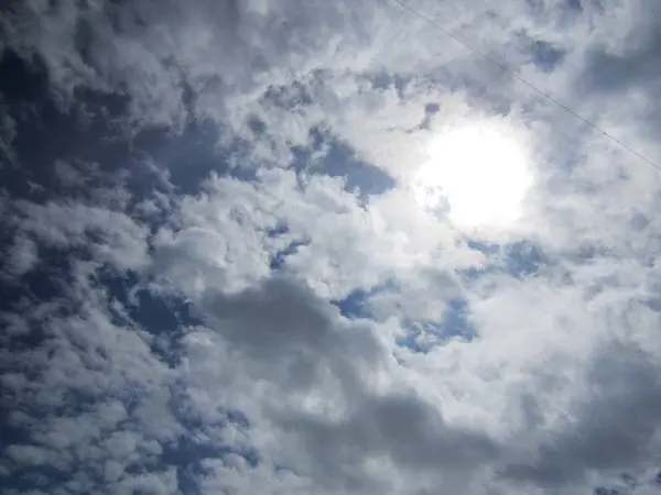 Cielo Azul. Blanco nublado con fondo azul cielo —  Fotos de Stock