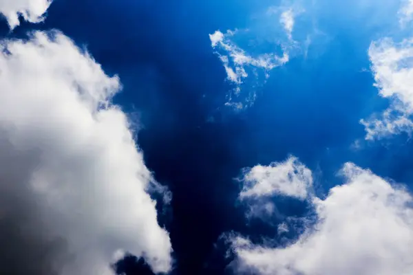 Cloudy Sky Background. Céu azul com nuvem — Fotografia de Stock