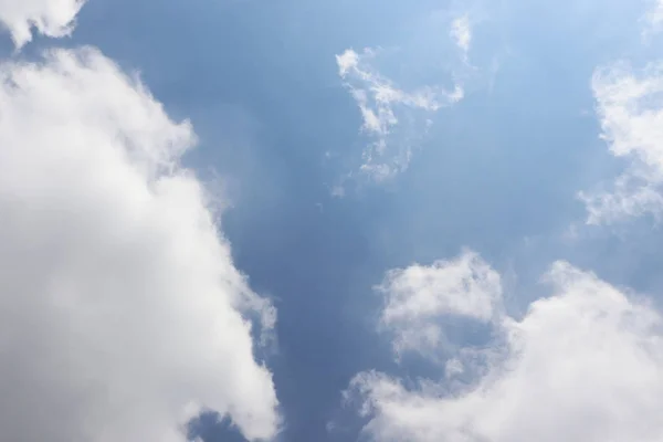 Égi felhők háttere. Kék ég háttér apró felhők — Stock Fotó