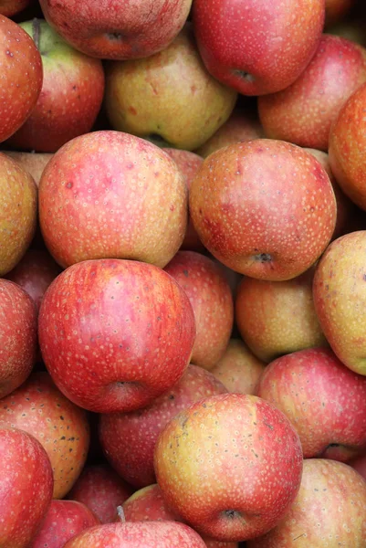 Manzanas Una Frutería Montones Manzanas Rojas Fondos — Foto de Stock