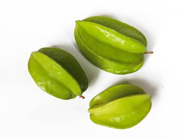 Yıldız meyvesi beyaz arka planda izole. Averrhoa Carambola, Yıldız Elması
