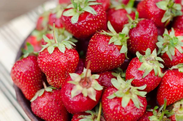 Strawberries ripe red on wooden table — Stock Photo, Image