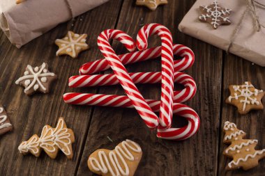 Noel kurabiyesi ve ahşap, gıda üstten görünüm üzerinde şeker