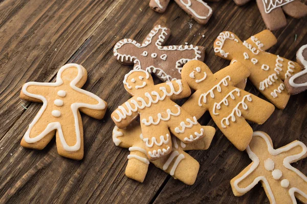 Galletas de Navidad caseras en mesa de madera — Foto de Stock